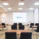 מלון V & Conference 4*