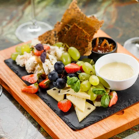 Hotel V & Conference 4*