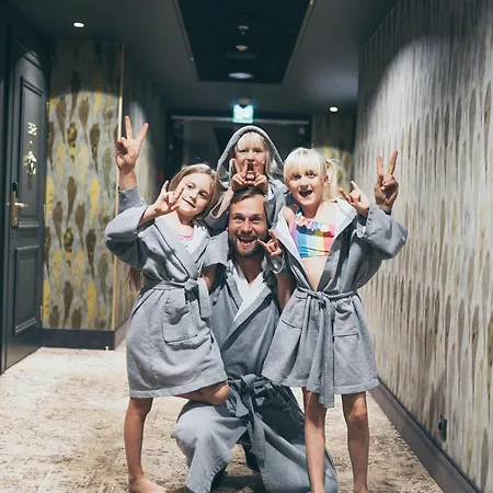 V & Conference מלון 4*